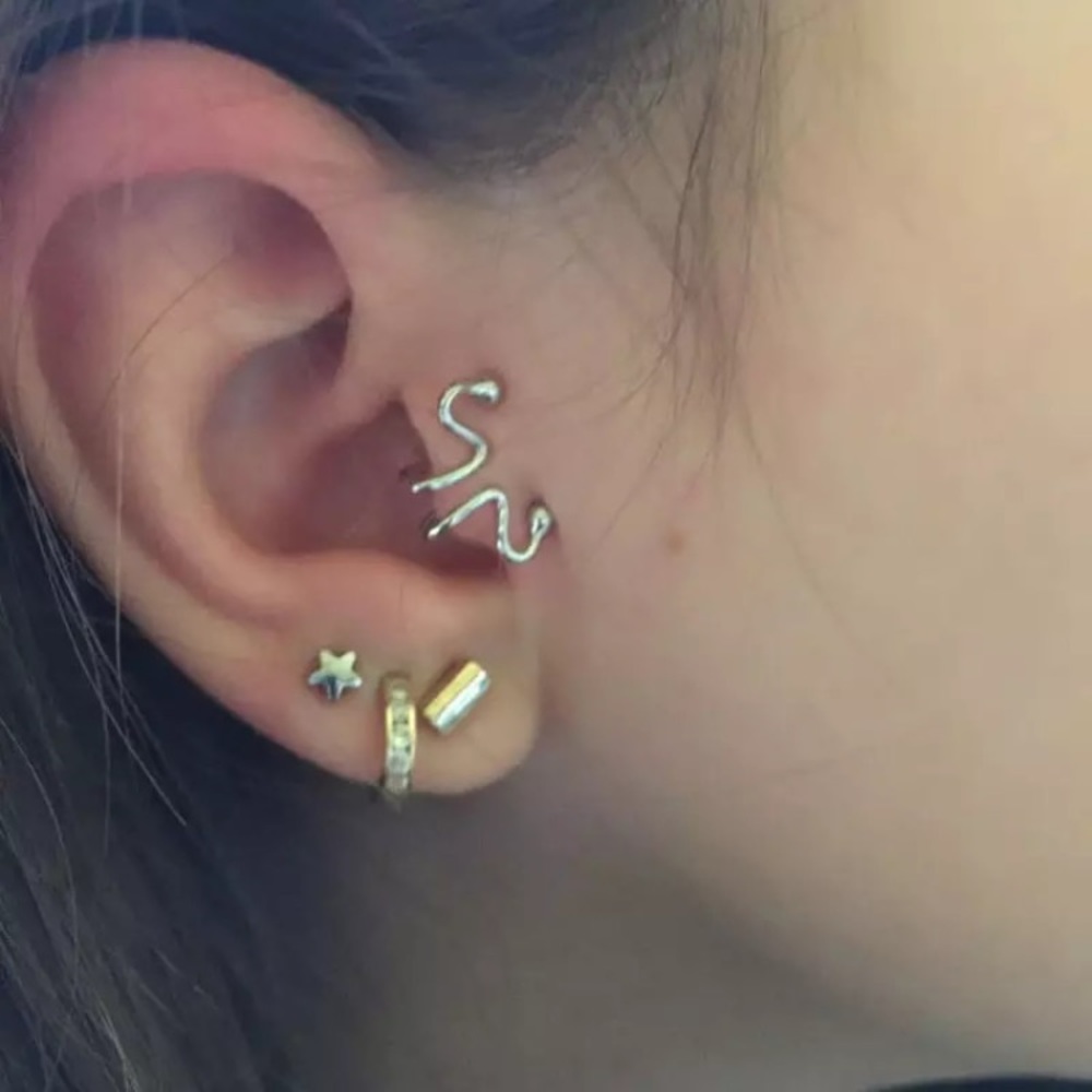 ⚜️[𝟯/$𝟭𝟴]⚜️Gold Cuff Simple Wrap Earring NEW - Picture 4 of 10